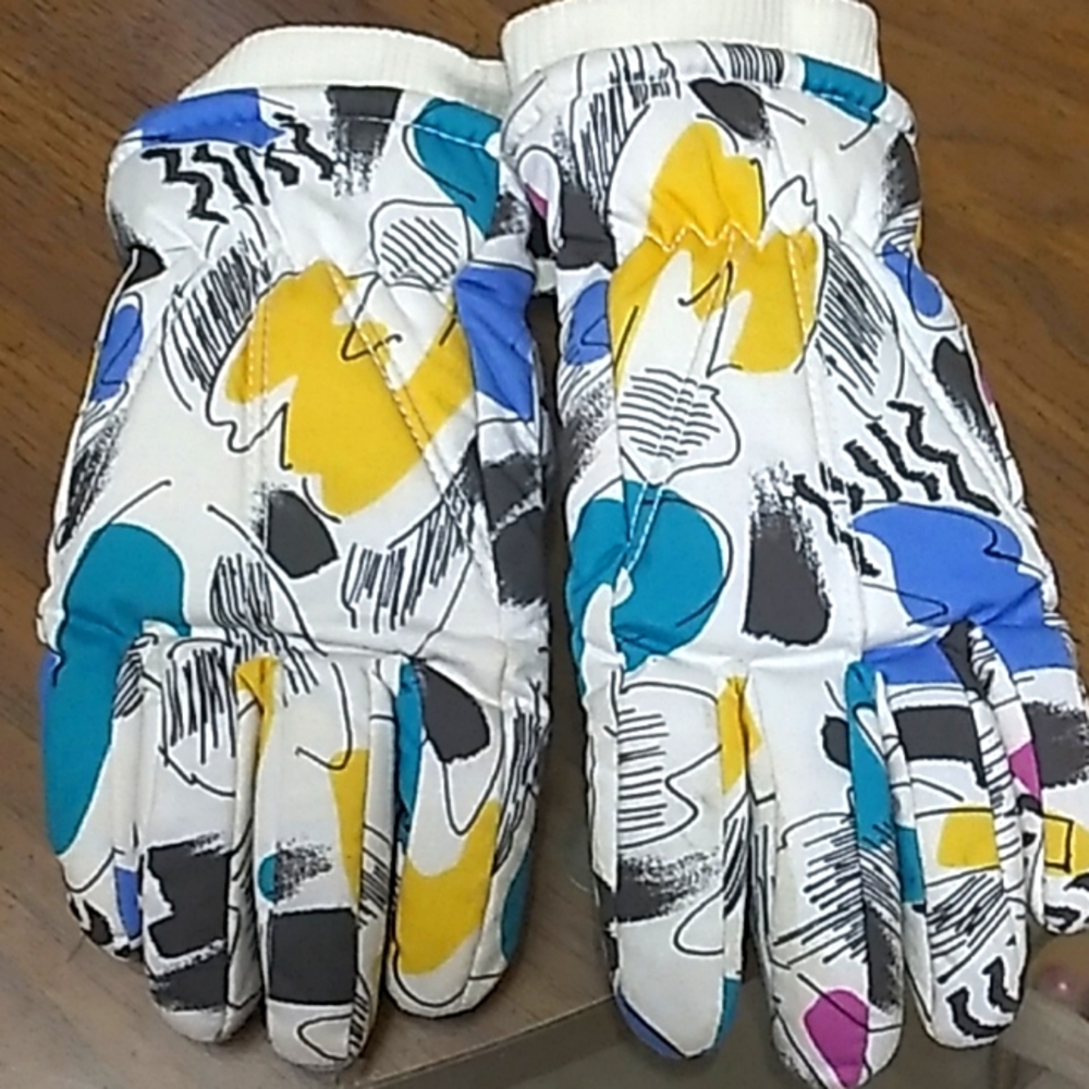 Vintage snow gloves